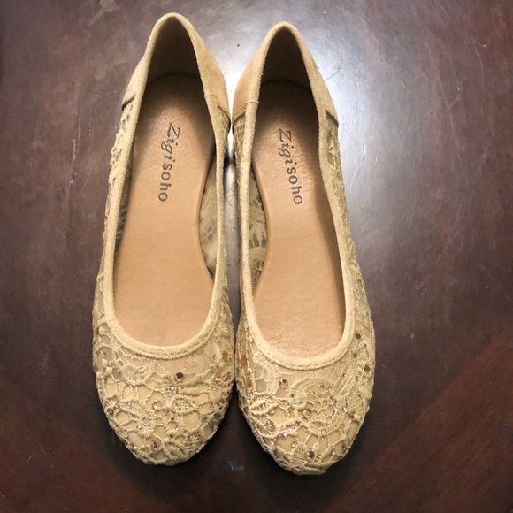 famous footwear flats